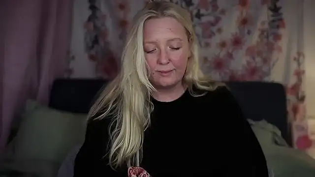 Daisyxoxo  online show from February 6, 9:18 pm