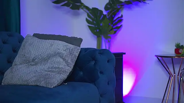 NinaSolenne online show from March 4, 8:15 pm