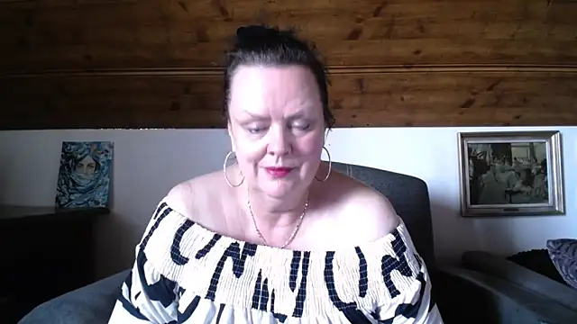 TiffanyMature online show from June 9, 5:23 pm