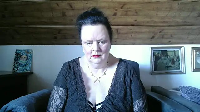 TiffanyMature online show from April 25, 2:25 pm