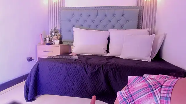 ValeriaJulio  online show from October 29, 7:49 pm