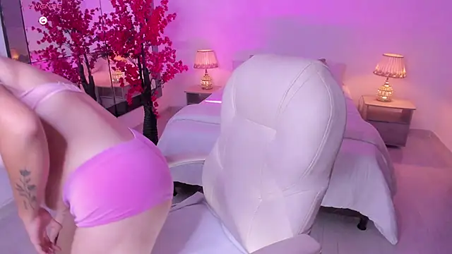 karlie small online show from April 23, 8:00 pm