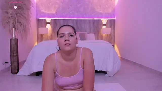 karlie small online show from April 6, 7:37 pm