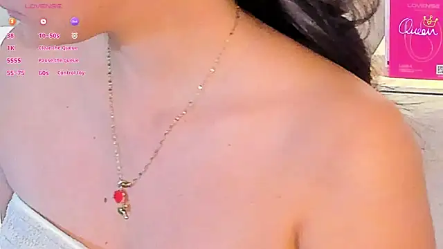 VioletHilton online show from March 16, 6:45 pm