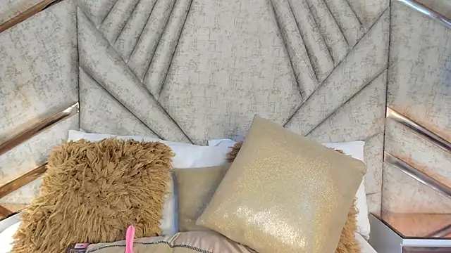Snapshot of OliviaGarciaa chatting on October 7, 8:24 pm OliviaGarciaa online show from October 7, 8:24 pm