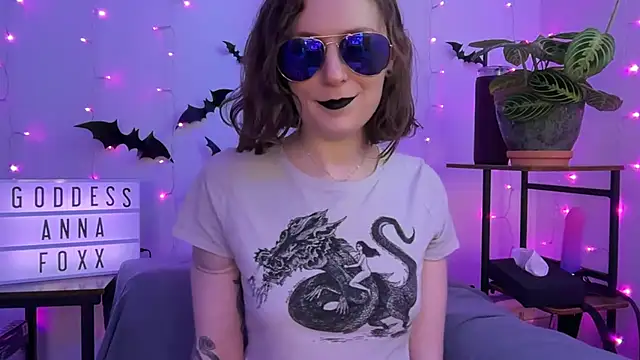 mistressannafoxx online show from November 28, 10:02 pm