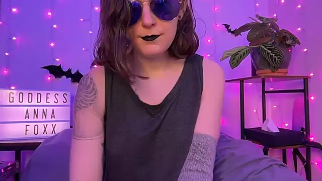 mistressannafoxx online show from December 18, 9:41 pm