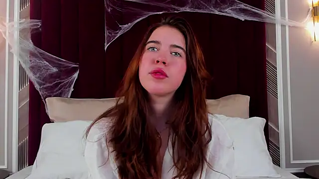 Snapshot of KimberlyBond chatting on October 29, 3:25 pm KimberlyBond online show from October 29, 3:25 pm