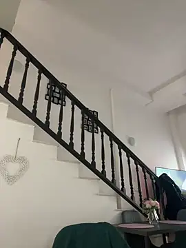 Rosieredxox online show from April 21, 9:05 am