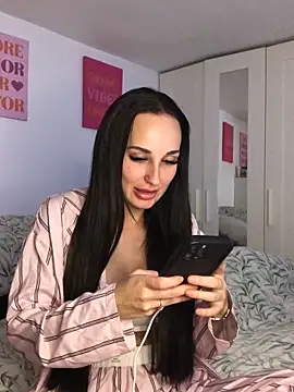 Rosieredxox online show from February 7, 10:24 pm