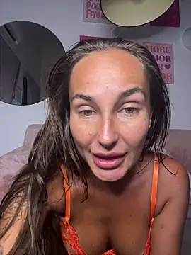 Rosieredxox online show from June 29, 10:20 pm