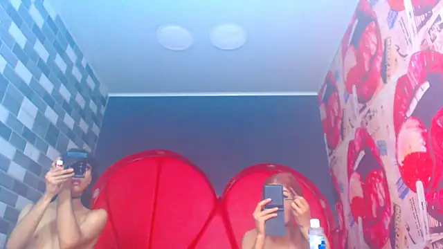 julessxcharlotte online show from January 9, 2:21 pm