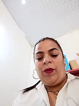 Snapshot of Mia-Glow chatting on September 11, 5:24 pm Mia-Glow online show from September 11, 5:24 pm