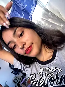 Snapshot of hotwife26 chatting on September 19, 4:28 pm hotwife26 online show from September 19, 4:28 pm