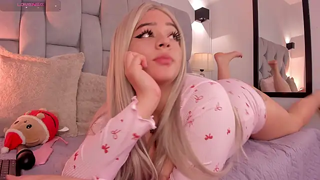 Seraphyne666 online show from February 13, 6:31 pm