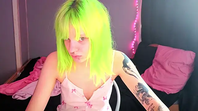 Elieiza xo online show from April 22, 8:55 am