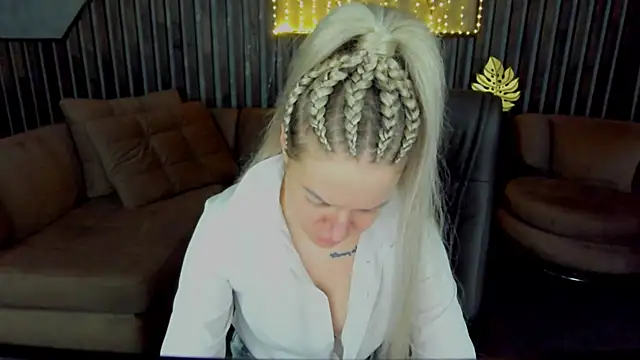 Anna Snows online show from April 19, 6:10 pm