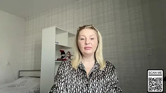 Blondie xoxoxo online show from March 6, 9:26 am