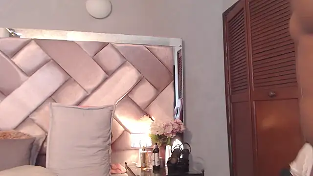 Ashleyroberst online show from February 4, 2:42 pm