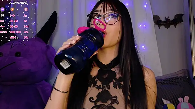 Snapshot of Shar_Succubus chatting on October 1, 1:10 am Shar Succubus online show from October 1, 1:10 am