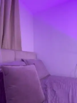 Bella-taylorr online show from August 5, 1:12 am