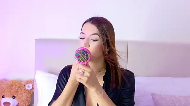 Bella-taylorr online show from November 15, 8:21 pm