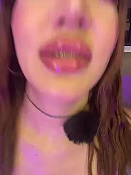 Bella-taylorr online show from March 16, 6:28 am