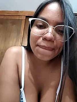 Snapshot of CloeeHills_ chatting on October 1, 4:28 am CloeeHills online show from October 1, 4:28 am