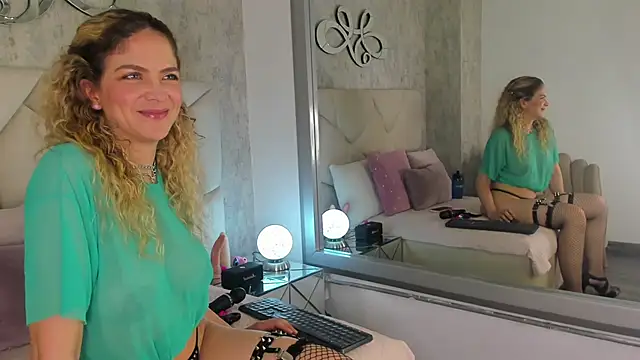 Velora   online show from December 5, 4:01 am