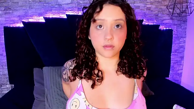 Suxan White  online show from April 22, 9:45 pm