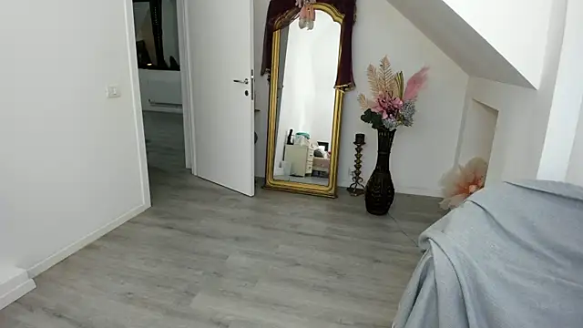 Ranya Evy online show from April 24, 3:04 pm