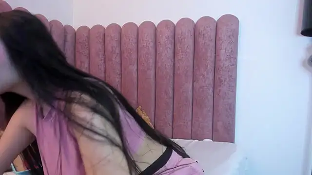 EmilyHanks  online show from November 4, 10:59 pm