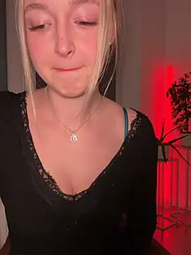 emilypeperoni online show from March 3, 8:04 pm