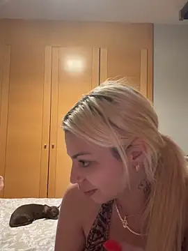 Snapshot of NoeliaGarcia17 chatting on September 23, 1:04 am NoeliaGarcia17 online show from September 23, 1:04 am