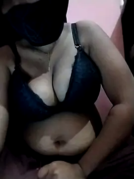 khhlmn online show from October 4, 6:45 pm