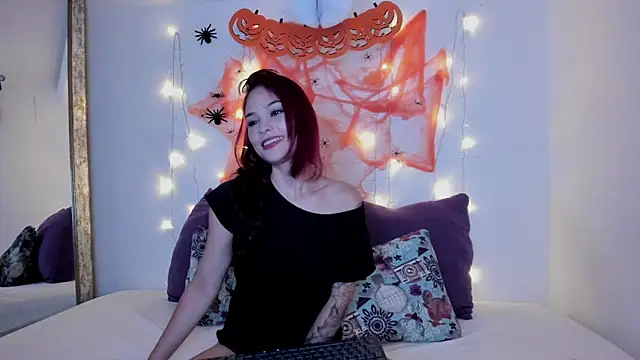 mae lyra online show from October 27, 9:42 pm