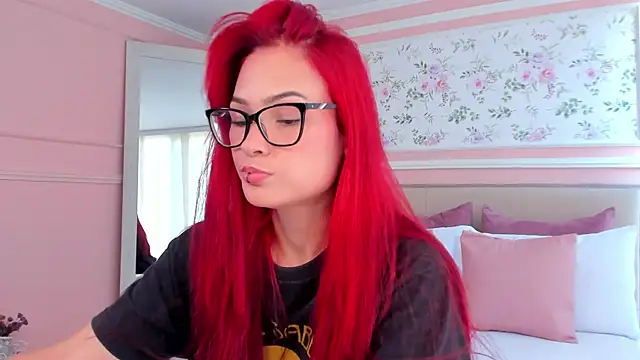 mae lyra online show from April 27, 5:32 pm