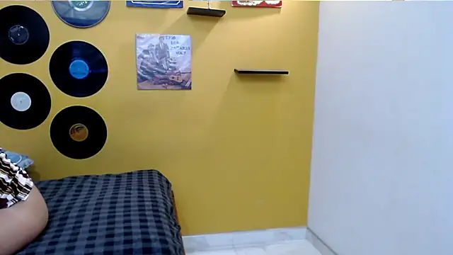 skinnyverus18 online show from April 22, 7:22 pm