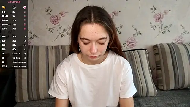 Snapshot of KissKarina chatting on October 8, 5:23 am KissKarina online show from October 8, 5:23 am