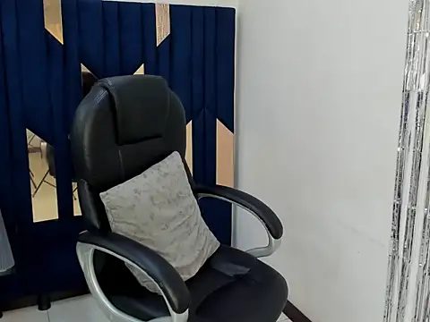 Aisha hotts777 online show from June 7, 8:26 pm