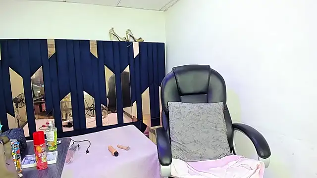 Aisha hotts777 online show from April 26, 3:26 am