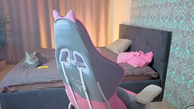 magic shy  online show from April 28, 2:27 am