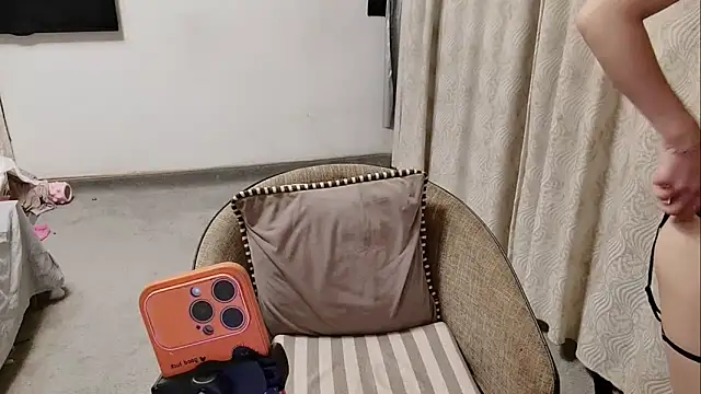 Shi luo2025 online show from March 10, 3:49 pm