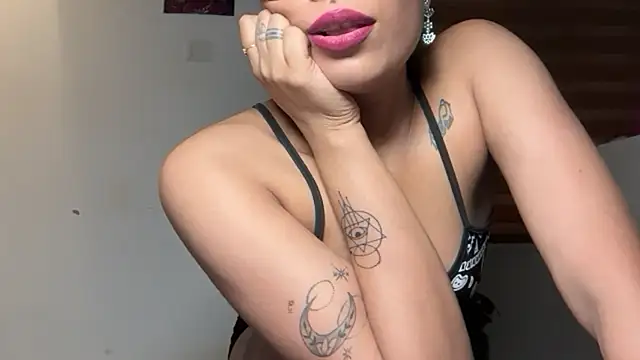 LucytheDevilQueen online show from June 25, 5:12 am