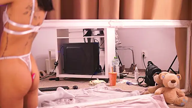 ChloeObril online show from April 28, 3:43 am