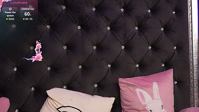 alexxisrae online show from June 7, 7:04 am