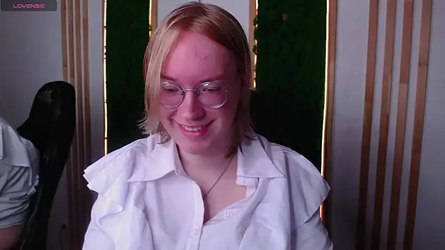 Amanda Butlerr online show from June 6, 1:17 pm