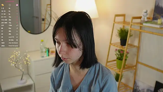 SuzanneHowse online show from November 9, 7:04 am