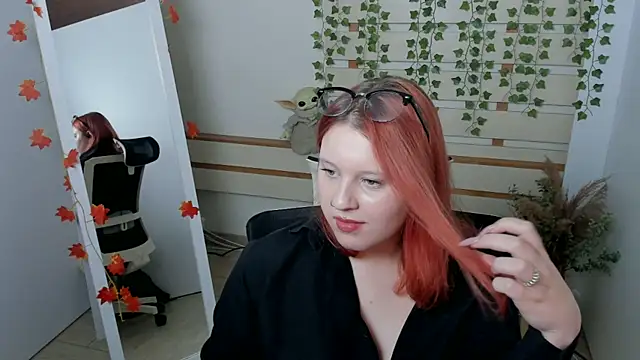 Snapshot of ScarletVixen_ chatting on October 11, 9:39 pm ScarletVixen online show from October 11, 9:39 pm