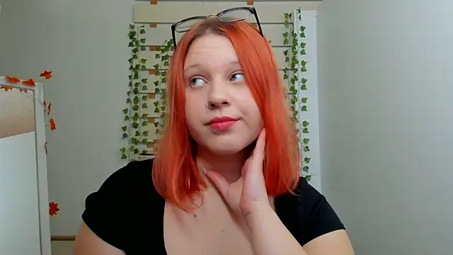 Snapshot of ScarletVixen_ chatting on October 10, 9:31 pm ScarletVixen online show from October 10, 9:31 pm